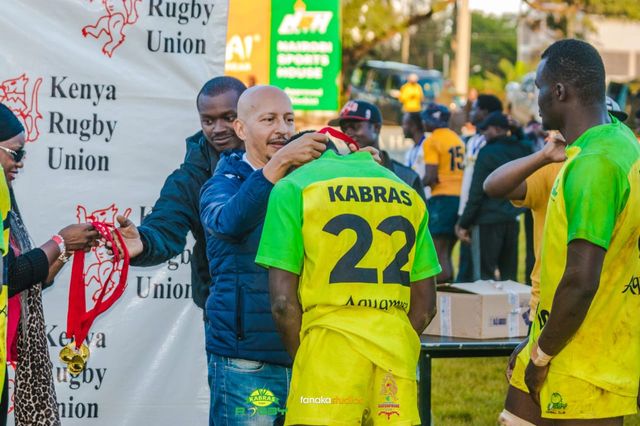 Olela receiving his Enterprise Cup medal from KRU chairman Sasah Mutai © Fanaka Studios